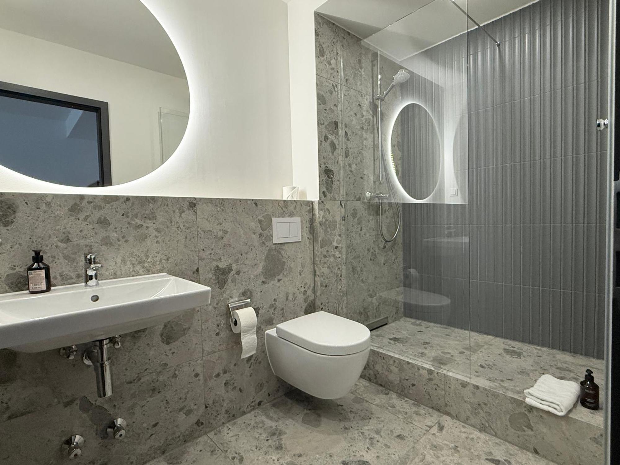 Stayzz By Homyzz - Modern Studios Alsterdorf -Winterhude- Stadtpark Hamburg-Harburg Buitenkant foto